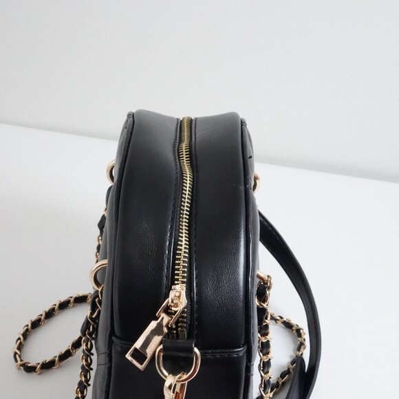 Quilted Circle Black Crossbody Bag – Gold Chain Detail - Picture 7 of 9
